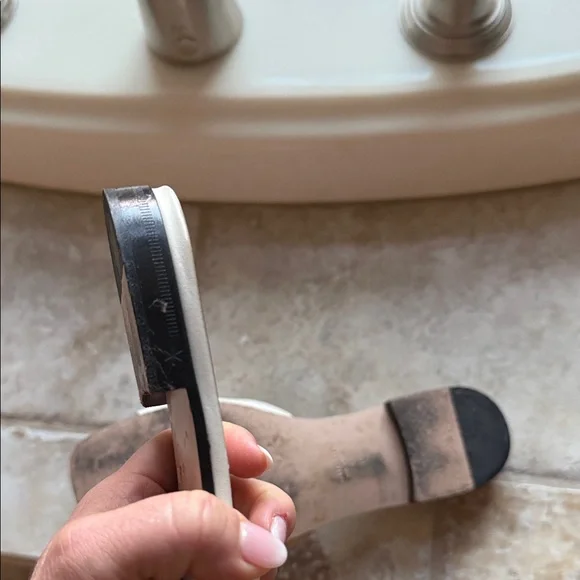 Gucci Women's Off-White Slide Sandals Sz 36 - Picture 8 of 9